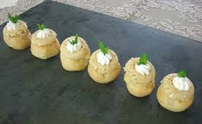 Per un antipasto goloso, a seguire alcune mousse salate per farcire delle tartine o dei bigné. Piccoli Bigne Con Crema Di Verdure E Cialdine Di Parmigiano E Sesamo Armonia In Tavola Menu Per Quattro Stagioni