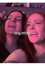 the muscle memory is making me laugh 🤭 @Katy Perry Universe @Katy Perry  #katyperry #thelifetimestour #katycats #californiagurls #fyp #concerts