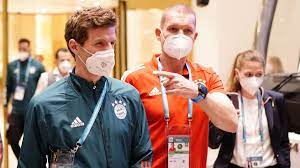 Bayern munich forward thomas mueller is set to miss out on thursday's club world cup final in doha after testing positive for the coronavirus on wednesday, according to german media reports. Fc Bayern Thomas Muller Meldet Sich Aus Der Corona Quarantane Eurosport
