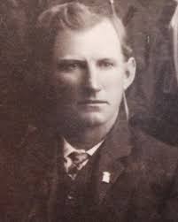 Albert Graves's Instagram, Twitter & Facebook