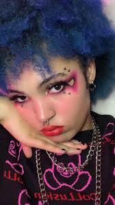 Hi, I'm Curtis. I'm a first year student at Uom and I'm currently looking  for a group for next year housing or a room that I could move into. Message  me if