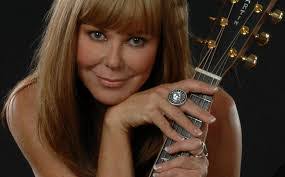 Lynne Donovan's Instagram, Twitter & Facebook