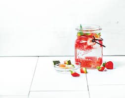 Il est aussi possible d'acheter (pour 30€) un bracelet qui en une seule pression fasse tout ce que j'ai énuméré ci dessus + qu'il pouvait que ça. Recette Eau Fraise Pasteque Et Menthe Maison Et Demeure Maison Et Demeure