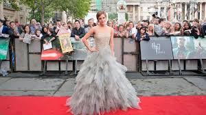 В 2011 году на церемонии elle style awards эмма уотсон была удостоена награды style icon от дизайнера вивьен вествуд7374. Emma Watson Embarrassed By Early Potter Films Ctv News