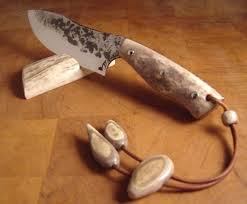 Couteau De Chasse A Depecer Braque Francais En Arret Devant Une Caille Des Bles U Couteau Couteau De Chasse Depecer