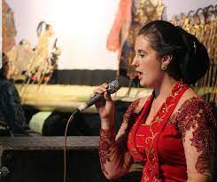 Check spelling or type a new query. Megan Sinden Amerika Dua Sinden Bule Hibur Ratusan Warga Kendal Tiga Biduan Amerika Andrea Hannah Dan Megan Sangat Mencintai Kebudayan Indonesia Criticalcontohsoal