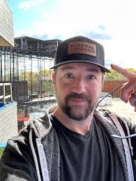 Robert Bigus's Instagram, Twitter & Facebook