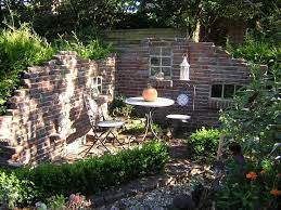 Der naturgarten bringt mensch, tier und pflanzenwelt in einklang. Schone Mauern Fur Deinen Garten Steinmauer Garten Gartenmauern Garten