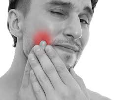 Berkumur dengan air garam hangat juga dapat dijadikan cara menghilangkan bengkak sakit gigi. Sakit Gigi Dan Gusi Atasi Dengan Cara Tradisional Maskulin