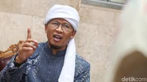 Beliau dilahirkan dengan nama asli yan gymnastiar di kota bandung, jawa barat. Tonton Wawancara Khusus Aa Gym Jokowi Perlu Teman