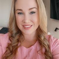 Holly Honeycutt's Instagram, Twitter & Facebook