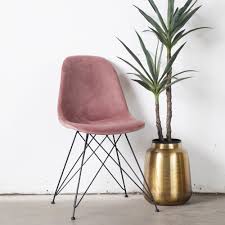 Unser team an produkttestern hat unterschiedliche hersteller getestet und wir zeigen ihnen als leser hier alle ergebnisse des vergleichs. 2er Set Stuhl Jamie Samt Rosa Esstischstuhl New Maison Esto Ihr Grosser Mobel Online Shop