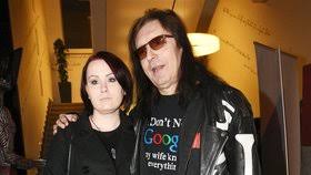 Maybe you would like to learn more about one of these? Tatinek Sachy Text Ales Brichta Kreslo Vice Barva Zaclona