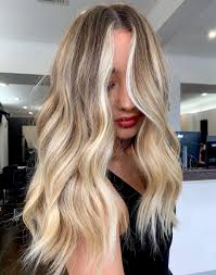 But how the heck are you supposed to while you may want to leave the salon immediately with platinum hair, in reality that may not be possible—especially if you're starting with a dark brown. 50 Heart Stopping Platinum Blonde Hair Colors For 2020 Hair Adviser