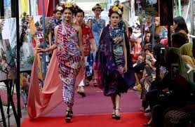 Indonesia memiliki ratusan suku dengan corak budaya yang berbeda. Mengenal Ragam Corak Batik Yang Populer Di Indonesia News On Rcti