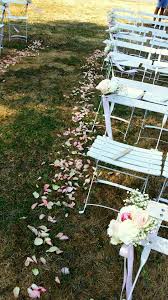 Ceremonie Laique Au Chateau D Epeyssoles A Vonnas Petit Bouts De Banc A Base De Roses Oei Bouquet De Fleurs Mariage Idees De Mariage Ceremonie Laique Mariage