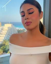 HEAT FASHION SHOW “Una noche de moda, arte y expresión.” Tuve el honor de  maquillar a talentosas artistas y modelos para esta pasarela que celebró la  diversidad creativa y la fuerza femenina.