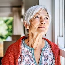 Jamie Lee Curtis Poses in Swimsuit and Sun Hat in IG Pool Selfie