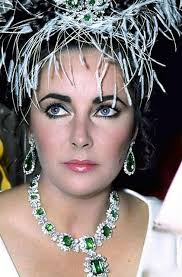 325,000 fans google questions about the hollywood film star's natural eye colour each year. Actress With Purple Eyes Close Like Elizabeth Taylor Told That Her Beauty Was A Genetic Mutation