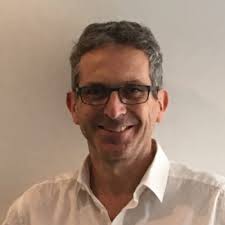 Wer ist schonmal mit der Bahn gestrandet, Hände hoch?