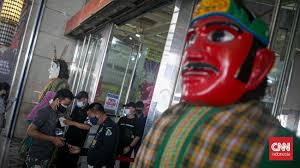 Dalam tiga tahun ke depan, ditargetkan ada 3.000 sampai 4.000 petani milenial di di yogyakarta yang lulus berbagai program pengembangan. Vaksin Jadi Syarat Berkegiatan Dki Dinilai Diskriminatif
