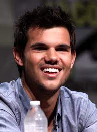 1 t hat shirt doesn't match your jacket. Taylor Lautner Wikipedia