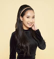 This is a perfect hairstyle for parties or casual events, where you want to look cute and fun. 10 Christmas Party Hairstyles For Pinays This Season