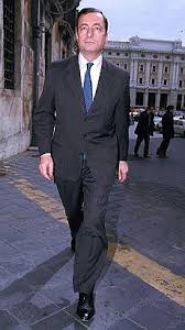 Ma secondo quanto riportato dal corriere dell'umbria, a confermare che si tratti proprio della casa che draghi possiede nella zona è il sindaco fausto risini, al quale risulterebbe che l'ex numero uno della banca centrale europea si. Berlusconi E Il Fantasma Di Draghi Ma Non Riusciranno A Farmi Fuori Politica Repubblica It