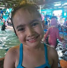 Melanie Bain's Instagram, Twitter & Facebook