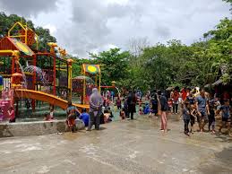 Balong waterpark, menikmati segarnya air dan berbagai wahana permainan di waterpark tertua di jogja. Warga Ktp Sulsel Diskon 50 Masuk Di Bugis Waterpark Ujung Jari