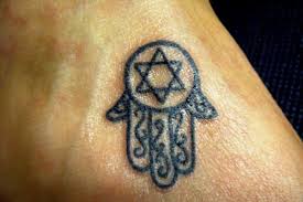 Both judaism and islam consider hamsa as the hand of the god which protects from the eye of satan. Hamsa Tattoo Designs 25 Striking Collections Design Press