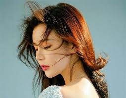 Bạn gái có bầu vẫn nhất quyết chia tay, 3 năm sau gặp lại anh "chết đứng"  nhìn người đi cạnh cô ấy