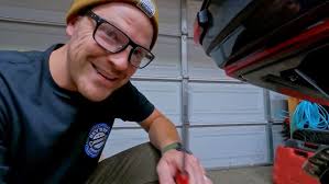 H-D Tour-Pak Luggage Carrier Conversion Install and Custom Dynamics License  Plate Relocation Review