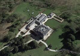 Villa bernard is a provençal style villa and can sleep 8 people. La Propriete De Bernard Arnault Au Nord De Londres