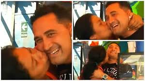 Todo sobre victor hugo davila, noticias en imagenes, fotos, videos, audios, infografias, interactivos y resumenes de victor hugo davila. A Senito Se Le Va La Mano Con Victor Hugo Davila Y Le Toca Sus Partes Intimas Video Omg