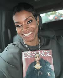 Happy #SelfieSunday IG Fam! 🤳❤️ Taking some time today to show love to  those who continue to show love to me by supporting my cover story