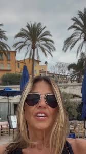 ✨ „Jak to cudownie, że...” ✨ Zakończ każdy dzień (z 30 pod rząd) od tych  czarodziejskich słów, aby otworzyć drzwi do nieskończonych możliwości! 🚪💫  Użyj tej potężnej afirmacji, by wprowadzić w życie ...