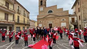 From wikipedia, the free encyclopedia. Il Giro D Italia In Abruzzo Notaresco Aspetta 1 800 Presenze E Punta Su Rilancio Immagine Turistica Virtu Quotidiane Il Quotidiano Enogastronomico Abruzzese