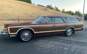 The country squire was the premium station wagon in the ford range (see also mercury colony park). Big Wagon 1975 Ford Ltd Country Squire Barn Finds