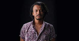 Lagu ini dikeluarkan sebagai single pertama faizal untuk album kelimanya, rojak. Lagu Harus Ada Mesej