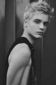 Baby Dennis and Baby Gage look like twins. I love these 2 pictures so much.  ❤❤ So precious to me.