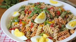 1 mezclá los fideos con el atún desmenuzado, las arvejas, el morrón, la cebolla y los tomates. Receta De Ensalada De Pasta Veraniega Quericavida Com