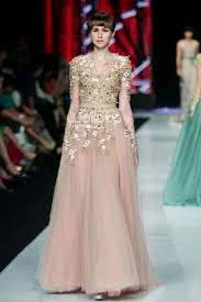 Ivan menambahkan bahwa koleksi yang dinamai crystal blossom ini memiliki gaya busana maroko dan turki. 22 Ide Ivan Gunawan Gaun Formal Panjang Model Pakaian Desainer