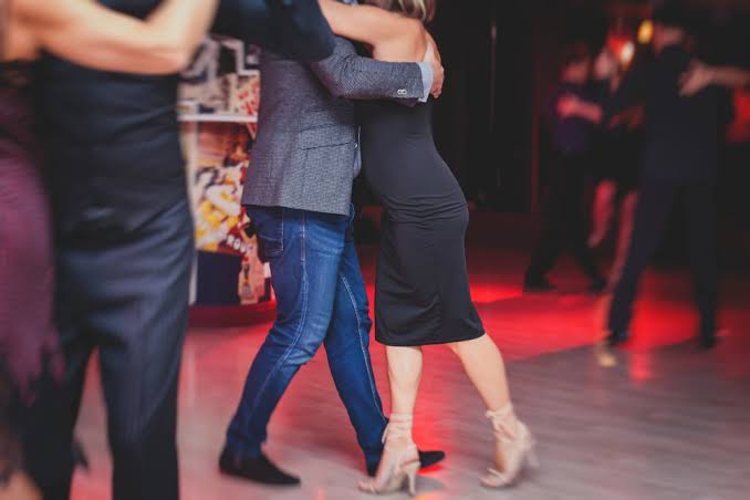 Estudio de Oxford relaciona la práctica de salsa con una reducción de síntomas depresivos