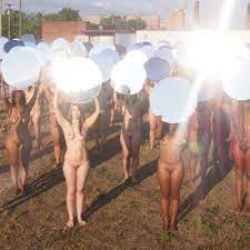 Elles posent nues pour protester contre Donald Trump - Marie Claire