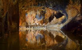 Sie ist heute mit jährlich ungefähr 150.000 bis 200.000 besuchern neben der teufelshöhle bei pottenstein. Die 9 Schonsten Tropfsteinhohlen In Deutschland Liste Fur 2021
