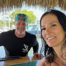 Who does hair cuts and beard trims in the LG/Queensbury area?