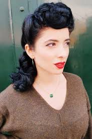 With curly hair, it's kind of hard to change up your look and style your hair in new ways. 24 Modern To Vintage Victory Rolls Styles To Add Some Pin Up Vibes