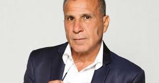 Nesta sexta, Eri Johnson entra em cena com "Eri Pinta Johnson Borda", no  Teatro Prio