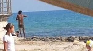 Maybe you would like to learn more about one of these? Pozzallo Immigrati Nudi In Spiaggia Sotto Gli Occhi Dei Bambini Ira Dei Bagnanti